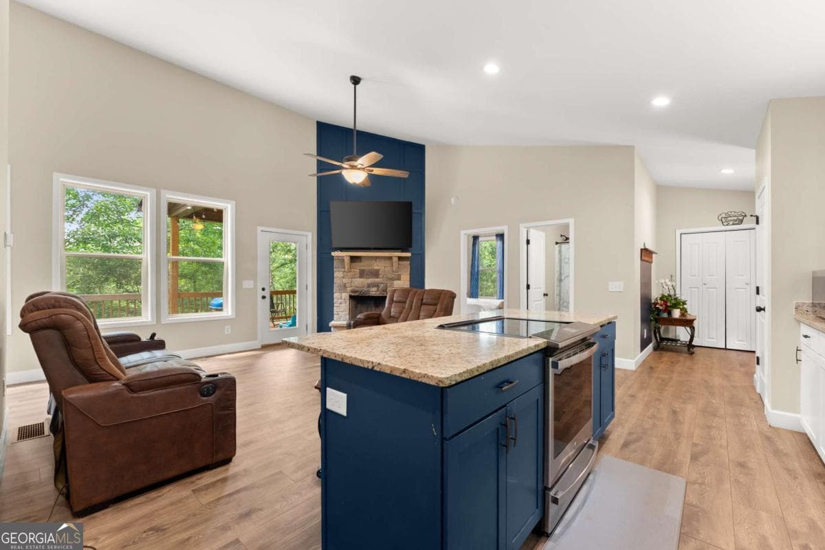 3 bedroom, 3 bathroom, 1,728 sq ft cabin,single family residence for sale at 308 Fowler Creek Drive, Cleveland, GA 30528 — photo 8