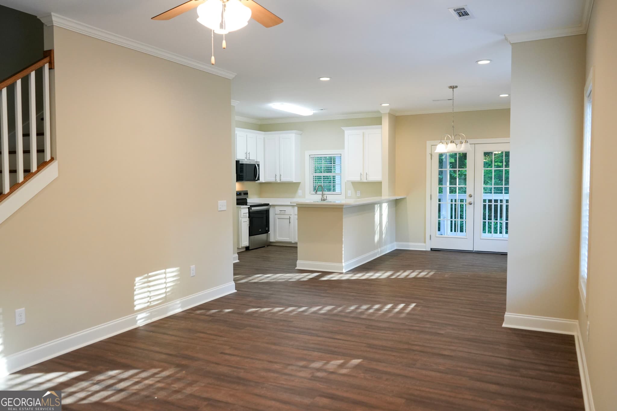 4 bedroom, 2.5 bathroom, 2,182 sq ft single family residence for rent at 118 Fox Fire Court, Dublin, GA 31021 for $2,850 a month — photo 2