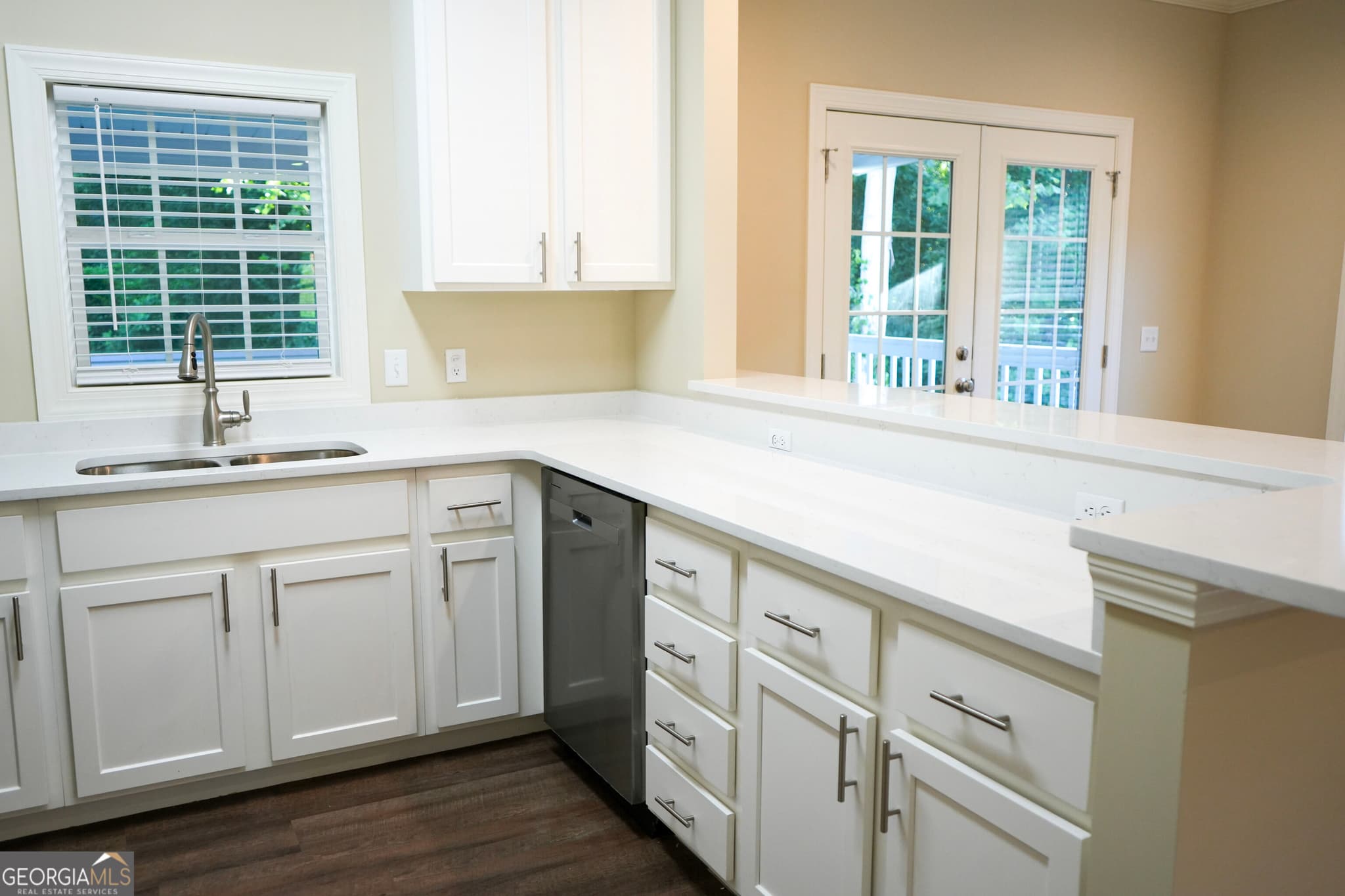 4 bedroom, 2.5 bathroom, 2,182 sq ft single family residence for rent at 118 Fox Fire Court, Dublin, GA 31021 for $2,850 a month — photo 3