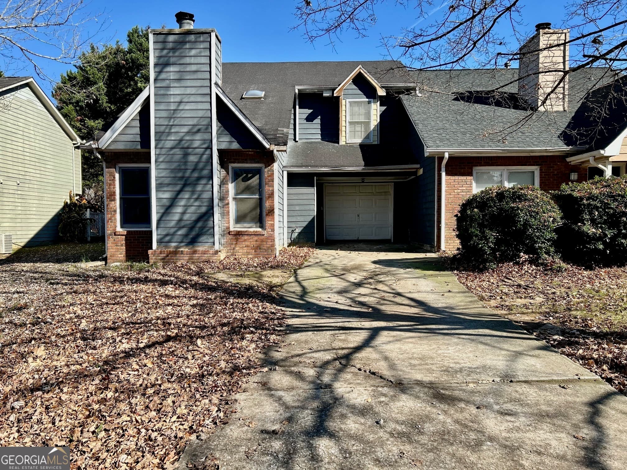 2 bedroom, 2.5 bathroom, 1,166 sq ft townhouse for sale at 7978 Woodlake Drive, Riverdale, GA 30274