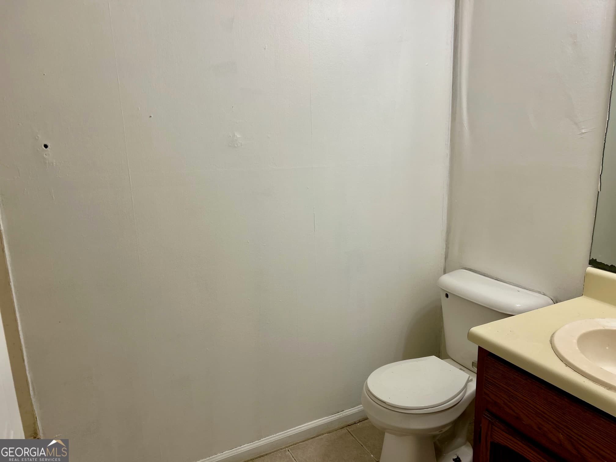 2 bedroom, 2.5 bathroom, 1,166 sq ft townhouse for sale at 7978 Woodlake Drive, Riverdale, GA 30274 — photo 5