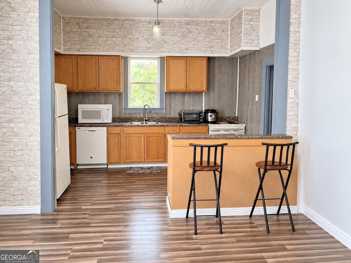 4 bedroom, 2.5 bathroom, 2,287 sq ft single family residence for sale at 1411 N Lee Street, Americus, GA 31719 — photo 5