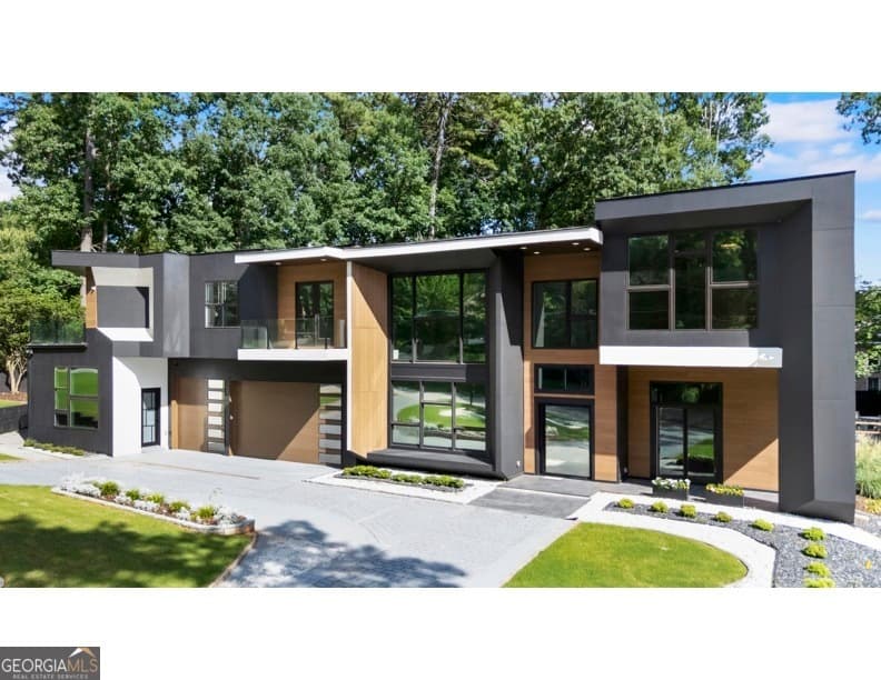7 bedroom, 7 bathroom, 6,800 sq ft single family residence for sale at 2401 NE Greenglade Road, Atlanta, GA 30345 — photo 2