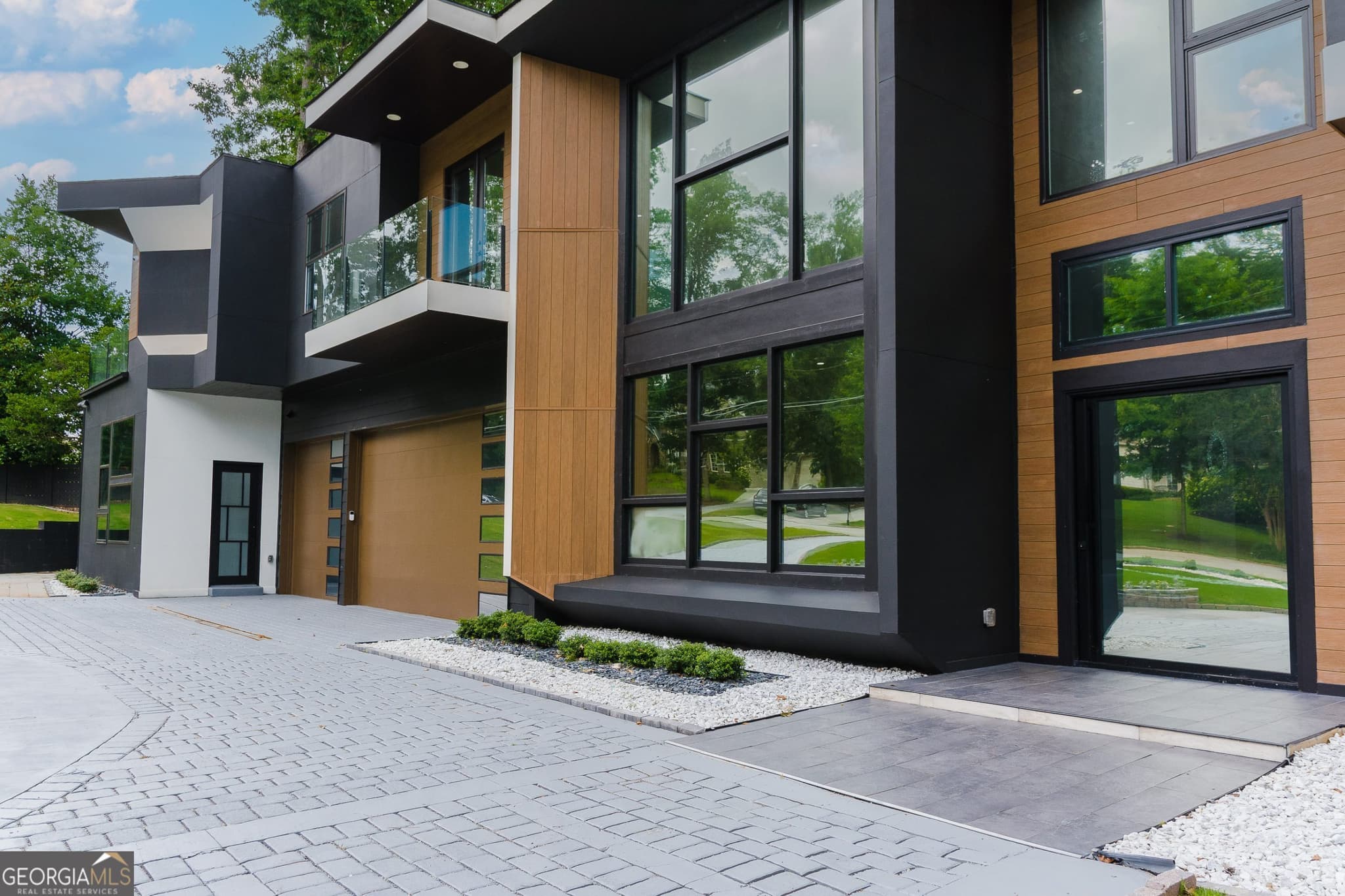 7 bedroom, 7 bathroom, 6,800 sq ft single family residence for sale at 2401 NE Greenglade Road, Atlanta, GA 30345 — photo 6