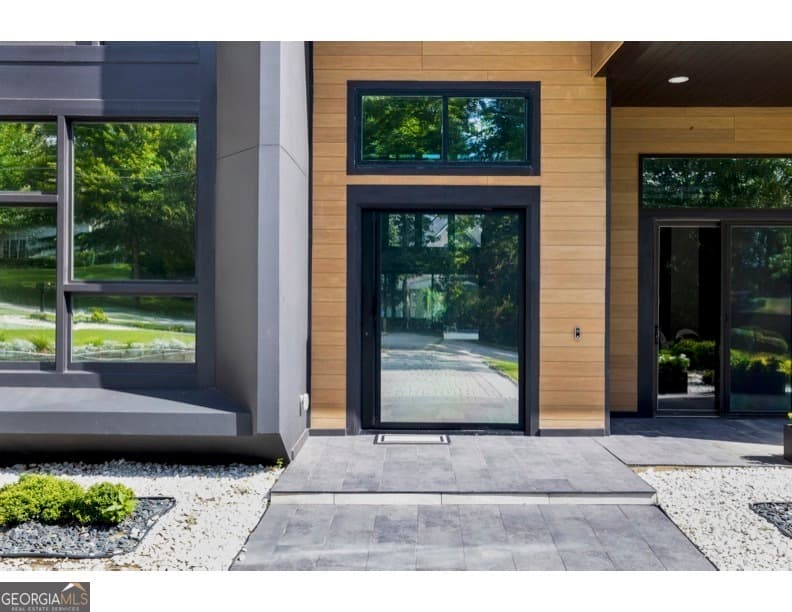 7 bedroom, 7 bathroom, 6,800 sq ft single family residence for sale at 2401 NE Greenglade Road, Atlanta, GA 30345 — photo 7