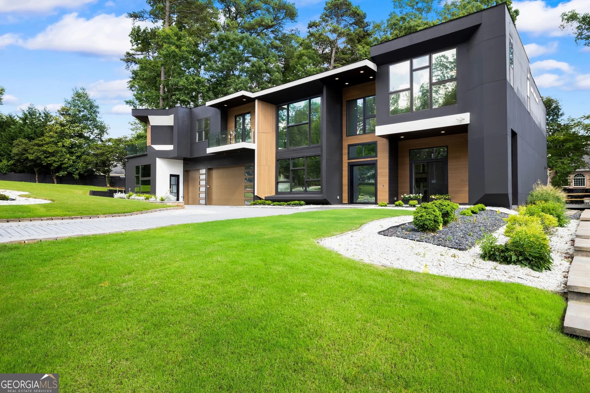 7 bedroom, 7 bathroom, 6,800 sq ft single family residence for sale at 2401 NE Greenglade Road, Atlanta, GA 30345 — photo 5