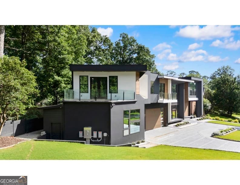 7 bedroom, 7 bathroom, 6,800 sq ft single family residence for sale at 2401 NE Greenglade Road, Atlanta, GA 30345 — photo 4