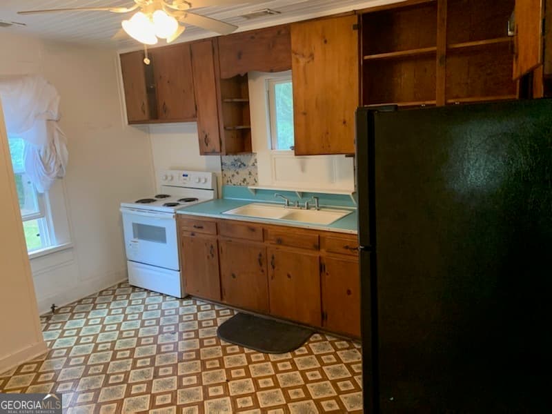 3 bedroom, 1 bathroom, 944 sq ft single family residence for sale at 1438 Highway 3, Hampton, GA 30228 — photo 3