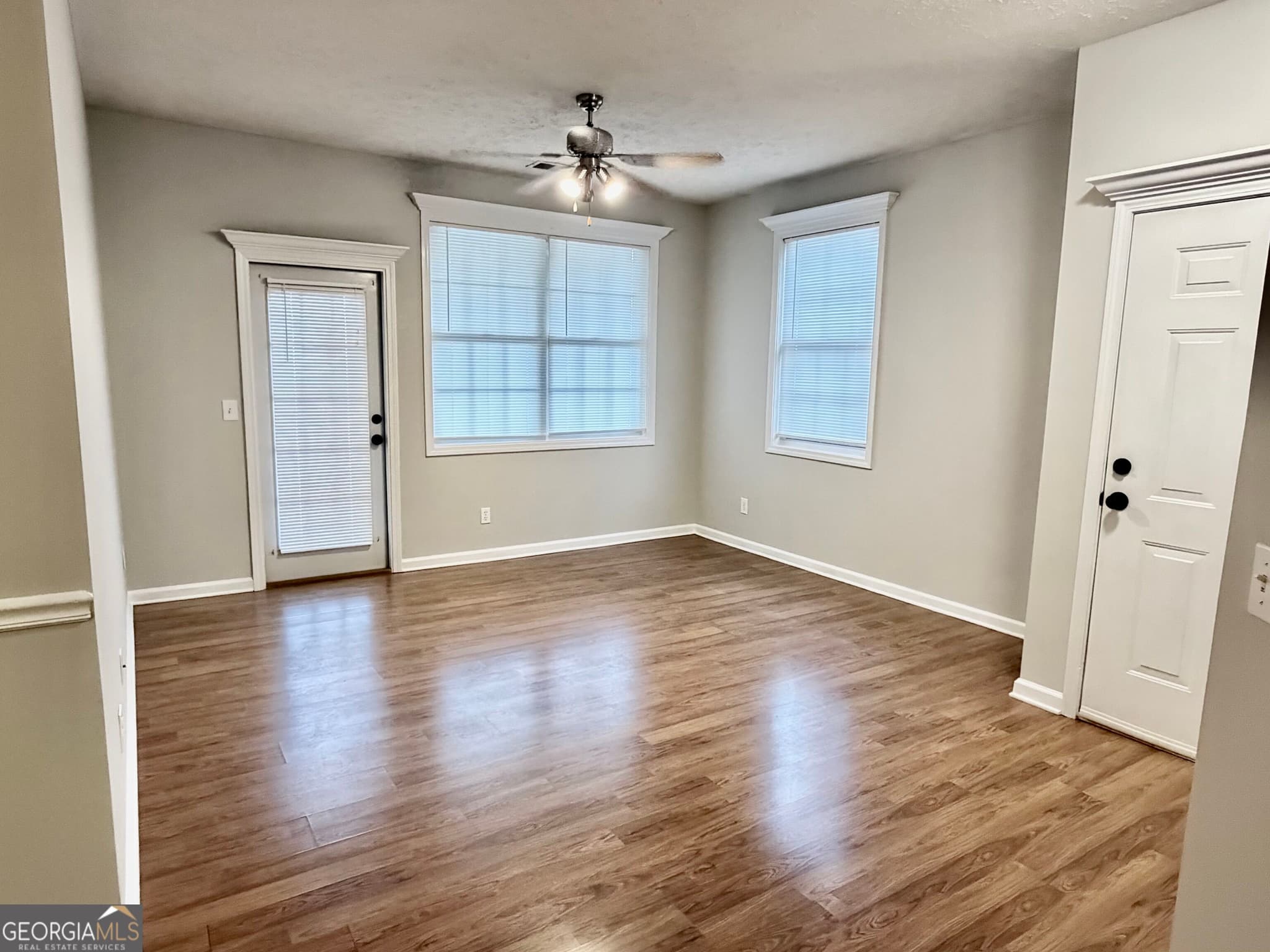 2 bedroom, 2 bathroom, 996 sq ft single family residence for sale at 305 WINDCROFT Circle, Acworth, GA 30101 — photo 2