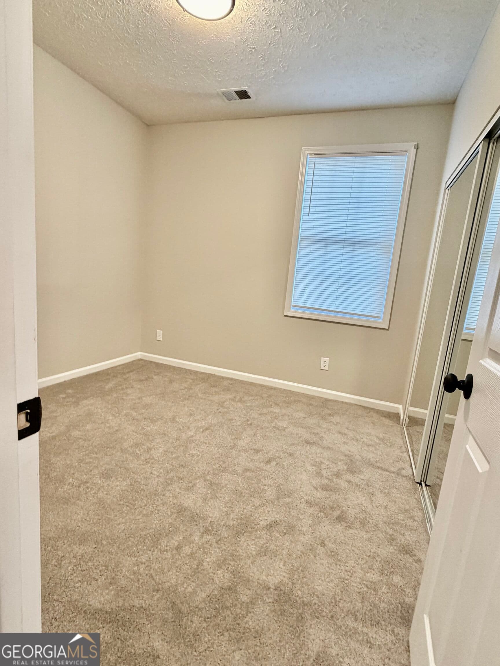 2 bedroom, 2 bathroom, 996 sq ft single family residence for sale at 305 WINDCROFT Circle, Acworth, GA 30101 — photo 5