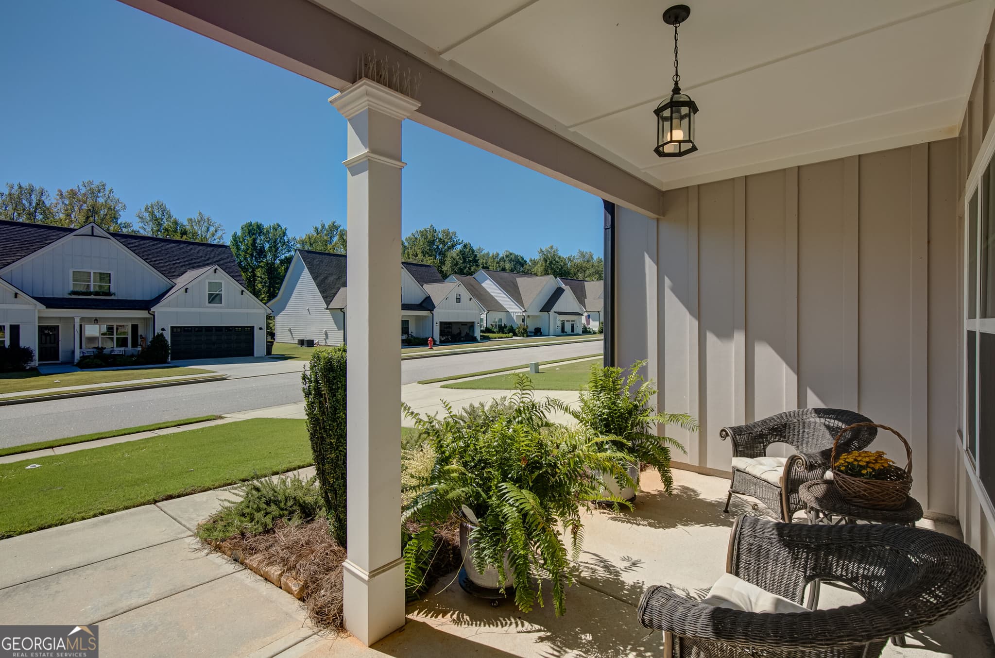 4 bedroom, 3 bathroom, 2,666 sq ft single family residence for sale at 320 South Ridge, Senoia, GA 30276 — photo 3