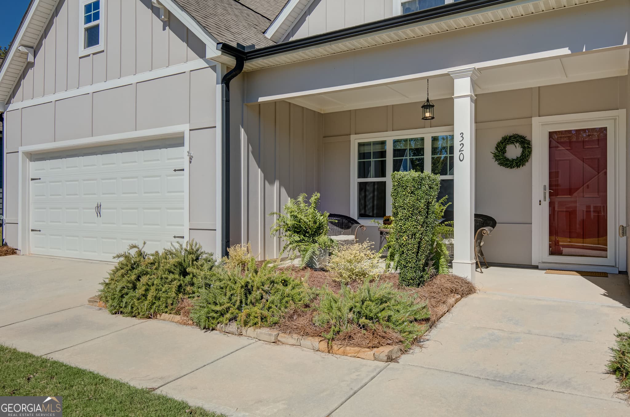 4 bedroom, 3 bathroom, 2,666 sq ft single family residence for sale at 320 South Ridge, Senoia, GA 30276 — photo 4
