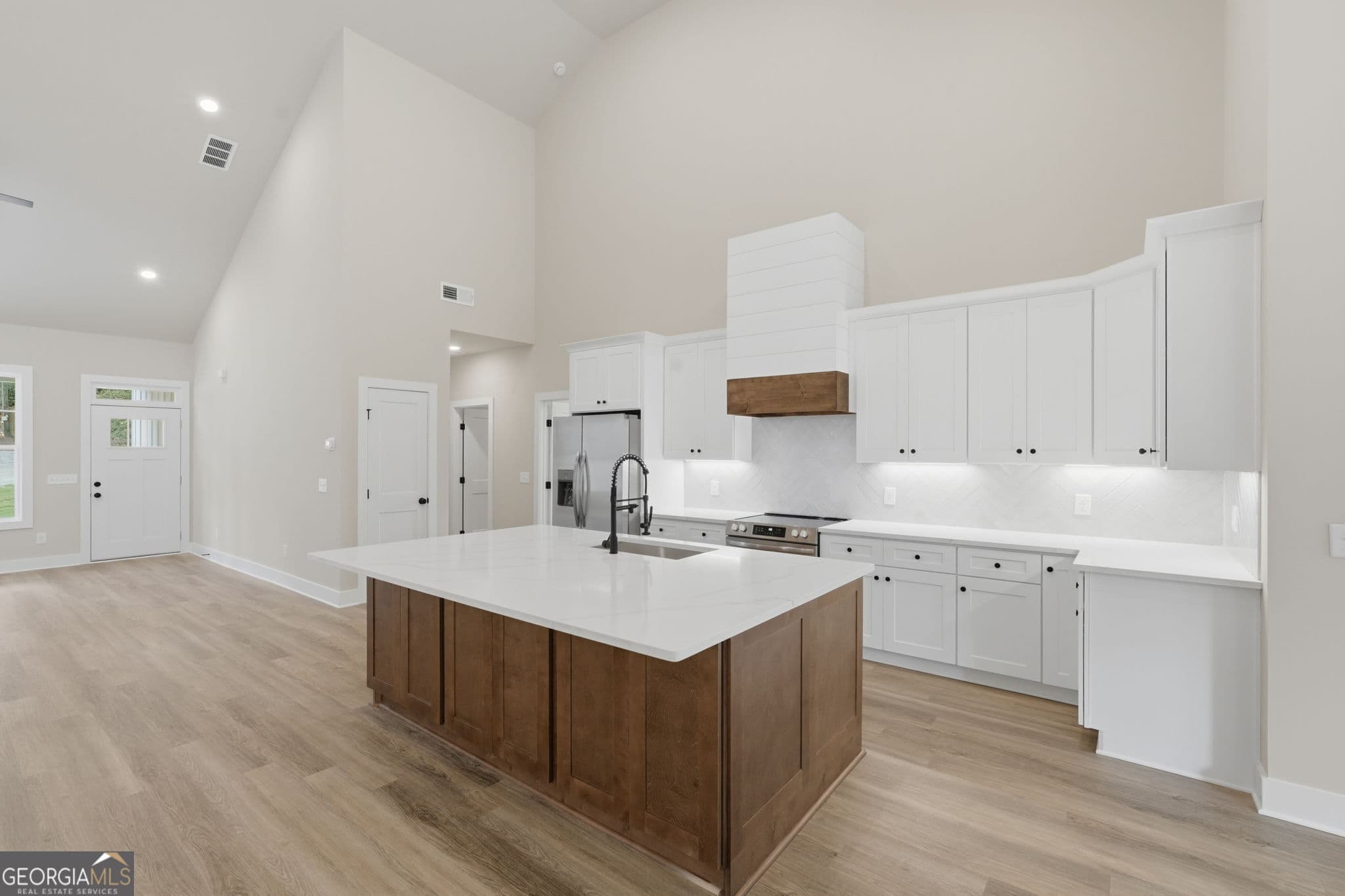 4 bedroom, 2 bathroom, 1,988 sq ft single family residence for sale at 9120 Lisa Circle, Gainesville, GA 30506 — photo 6
