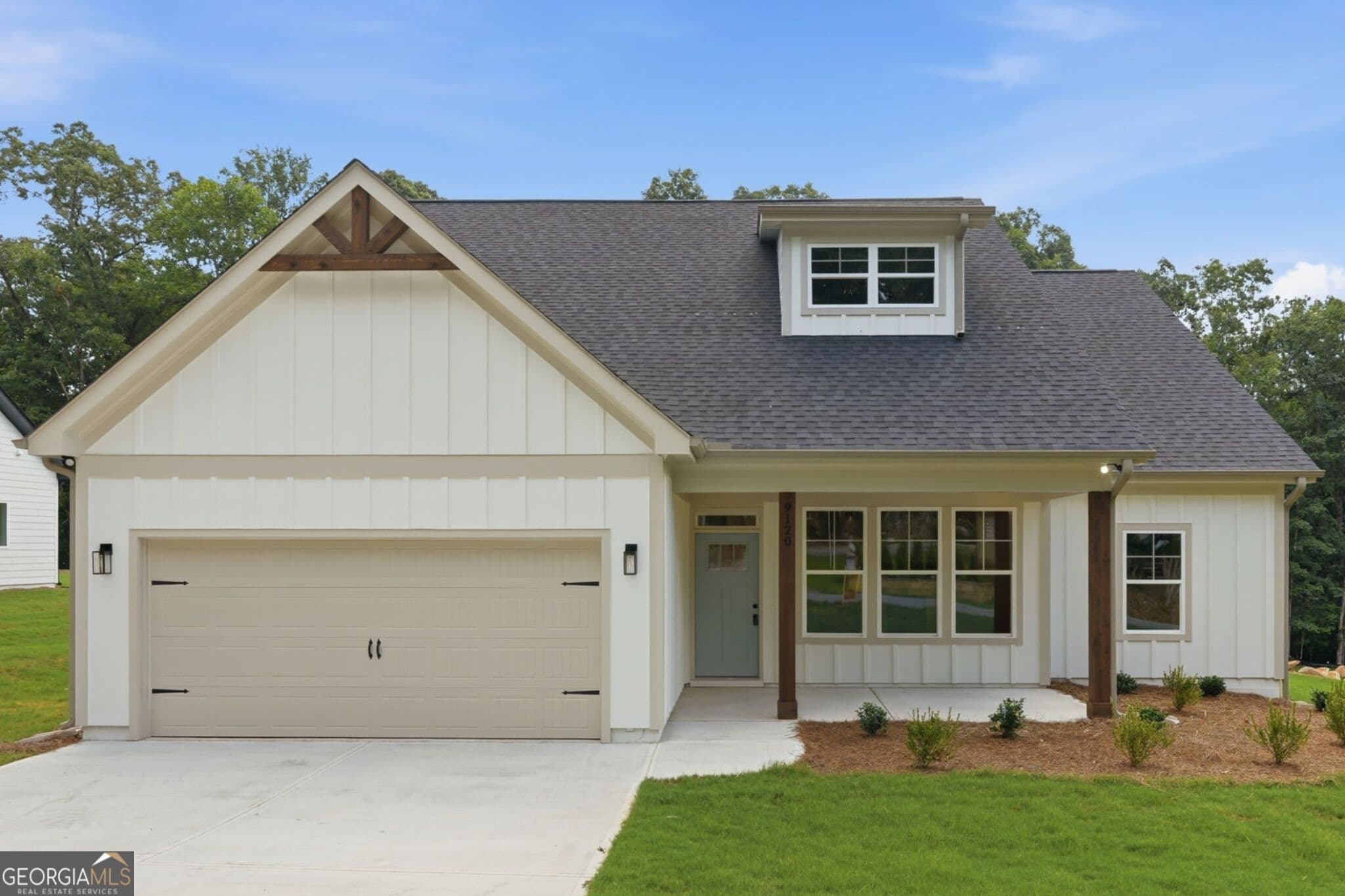 4 bedroom, 2 bathroom, 1,988 sq ft single family residence for sale at 9120 Lisa Circle, Gainesville, GA 30506