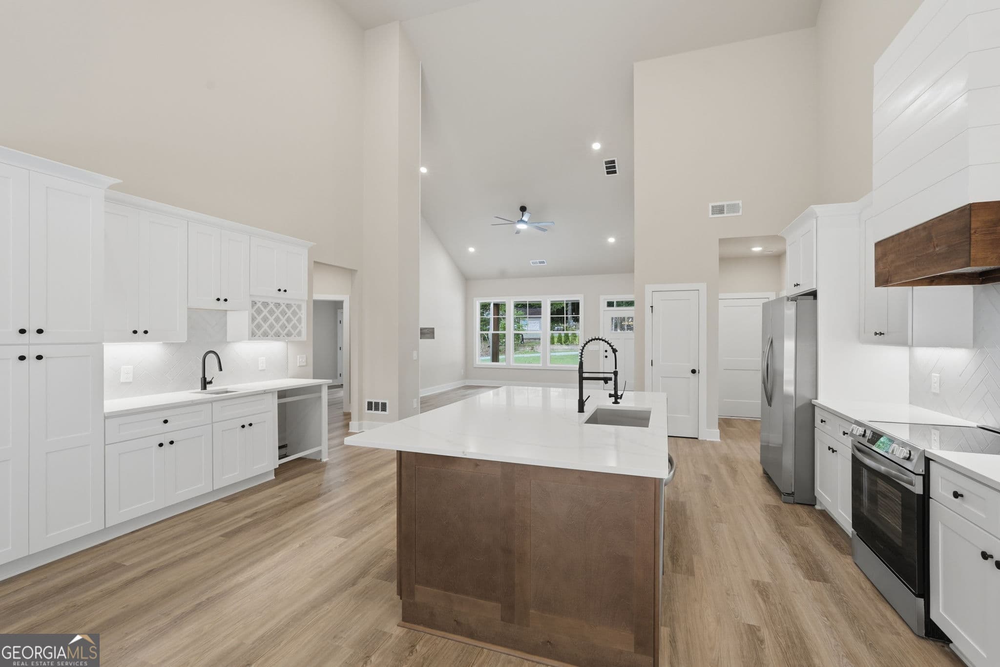 4 bedroom, 2 bathroom, 1,988 sq ft single family residence for sale at 9120 Lisa Circle, Gainesville, GA 30506 — photo 5
