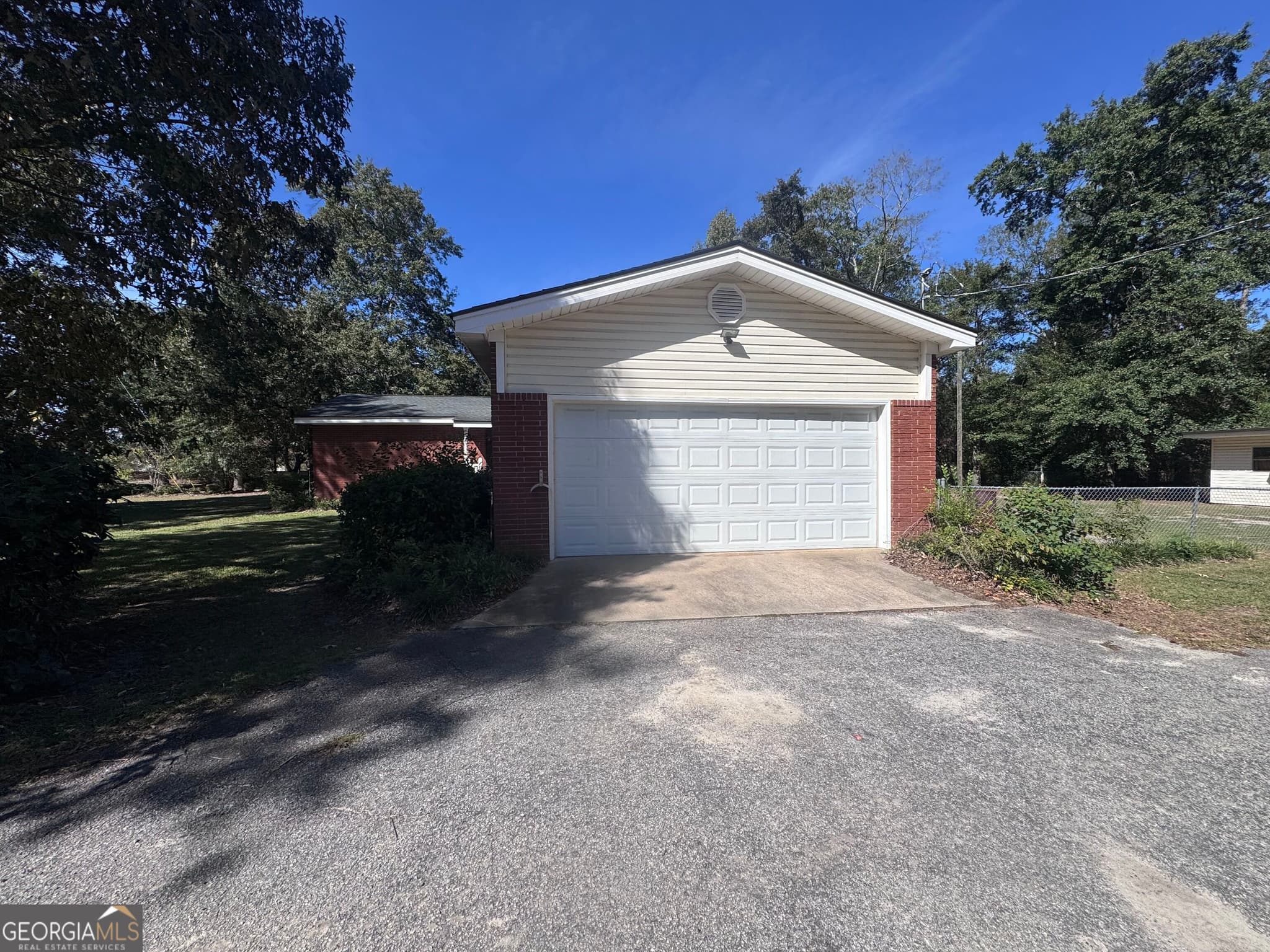 3 bedroom, 1.5 bathroom, 1,522 sq ft single family residence for rent at 403 Brookhaven Drive, Dublin, GA 31021 for $1,800 a month — photo 3
