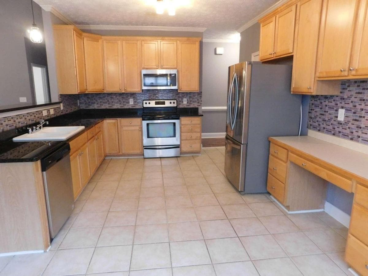 5 bedroom, 3 bathroom, 2,422 sq ft single family residence for rent at 2335 Jennas Way, Conyers, GA 30013 for $2,000 a month — photo 10