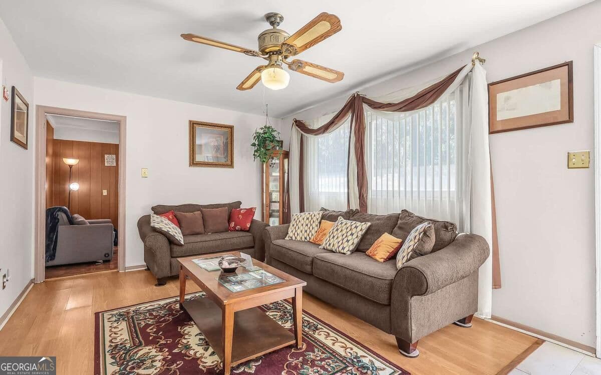 2 bedroom, 1 bathroom, 996 sq ft single family residence for sale at 2438 E 39Th Street, Savannah, GA 31404 — photo 2
