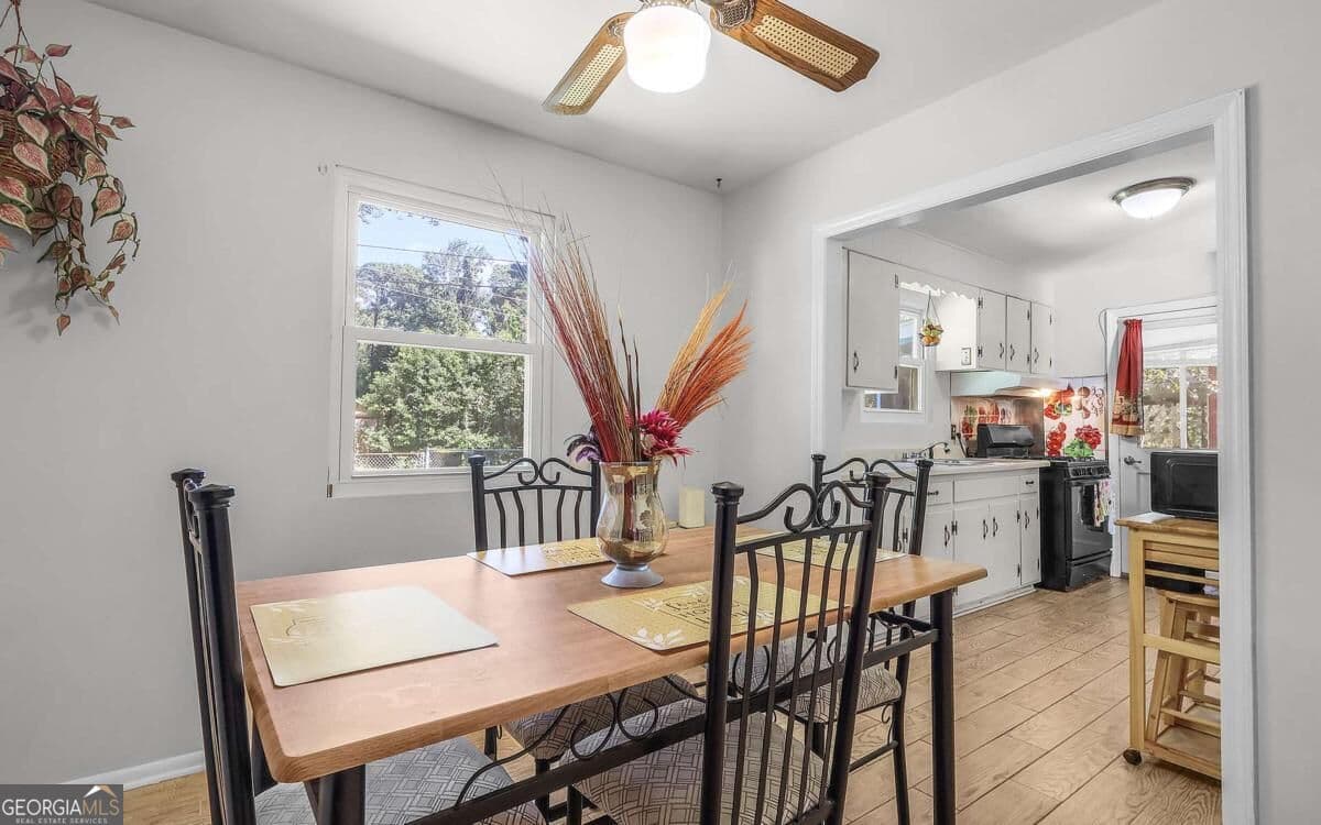 2 bedroom, 1 bathroom, 996 sq ft single family residence for sale at 2438 E 39Th Street, Savannah, GA 31404 — photo 5