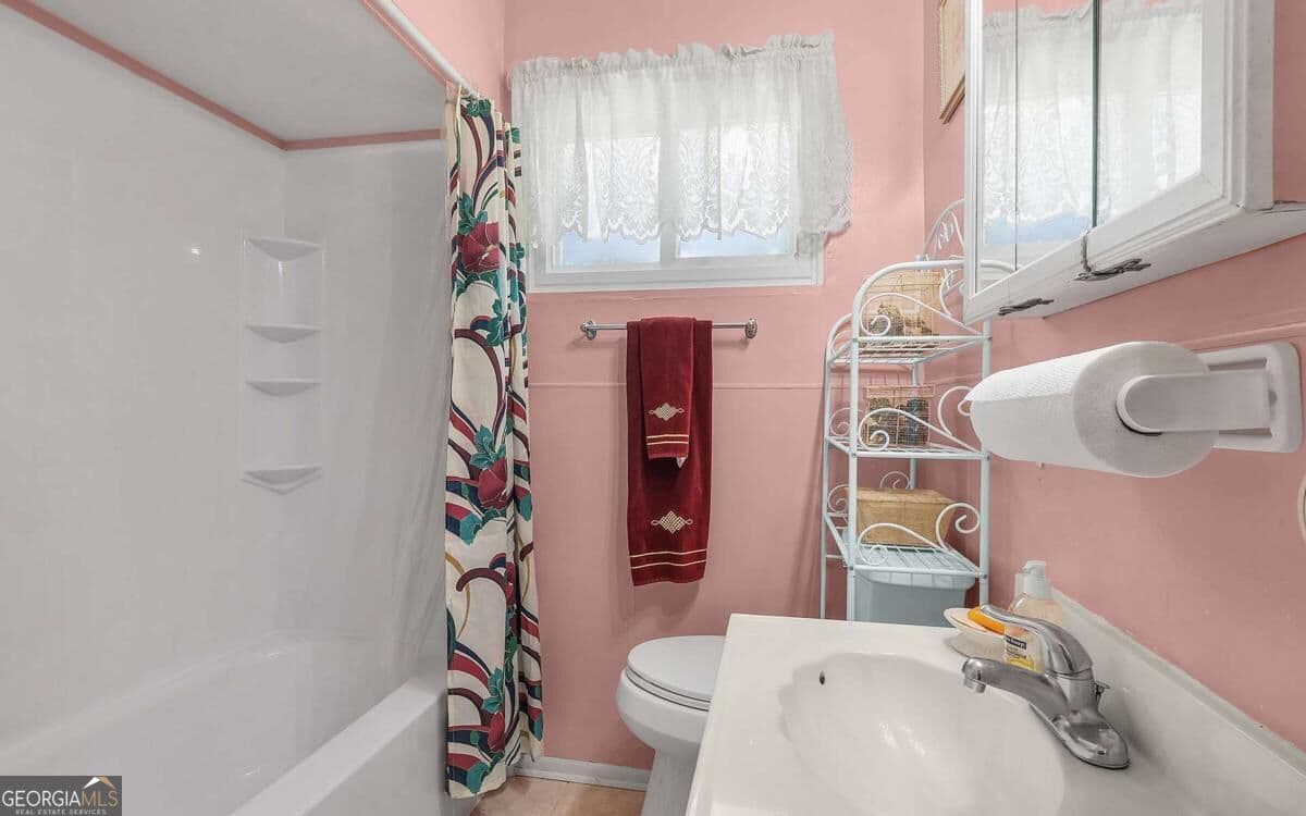 2 bedroom, 1 bathroom, 996 sq ft single family residence for sale at 2438 E 39Th Street, Savannah, GA 31404 — photo 8