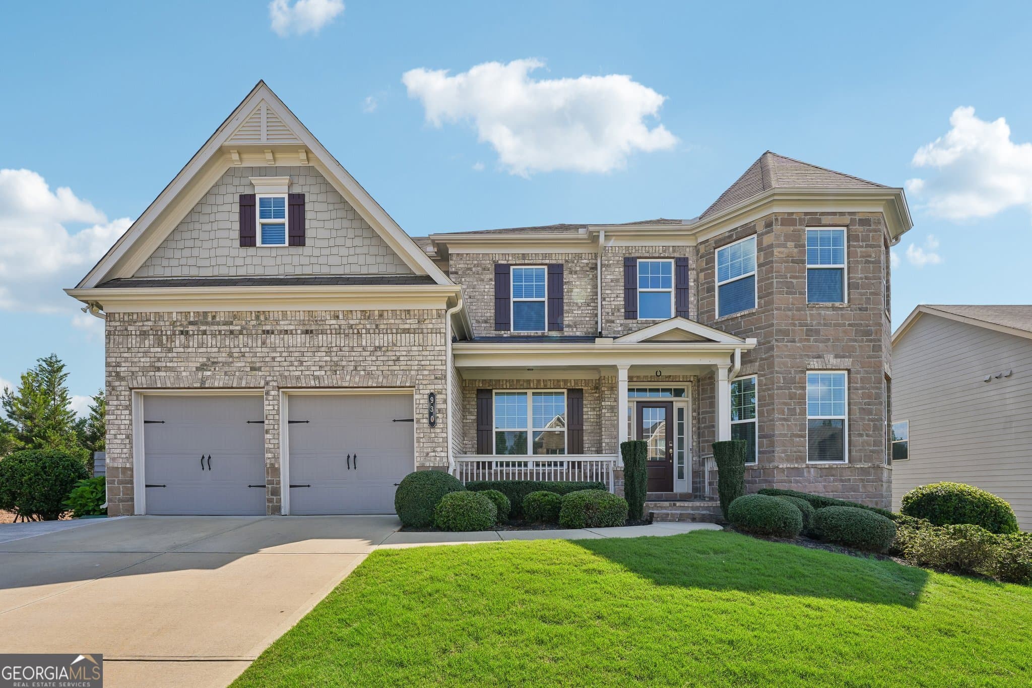 6 bedroom, 5 bathroom, 5,300 sq ft single family residence sold at 930 Stonekirk Court, Alpharetta, GA 30004
