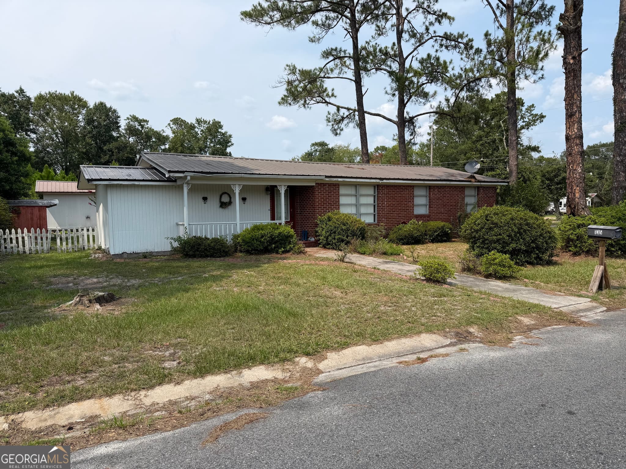 3 bedroom, 2 bathroom, 1,474 sq ft single family residence for sale at 135 Morgan Street, Waycross, GA 31501 — photo 2