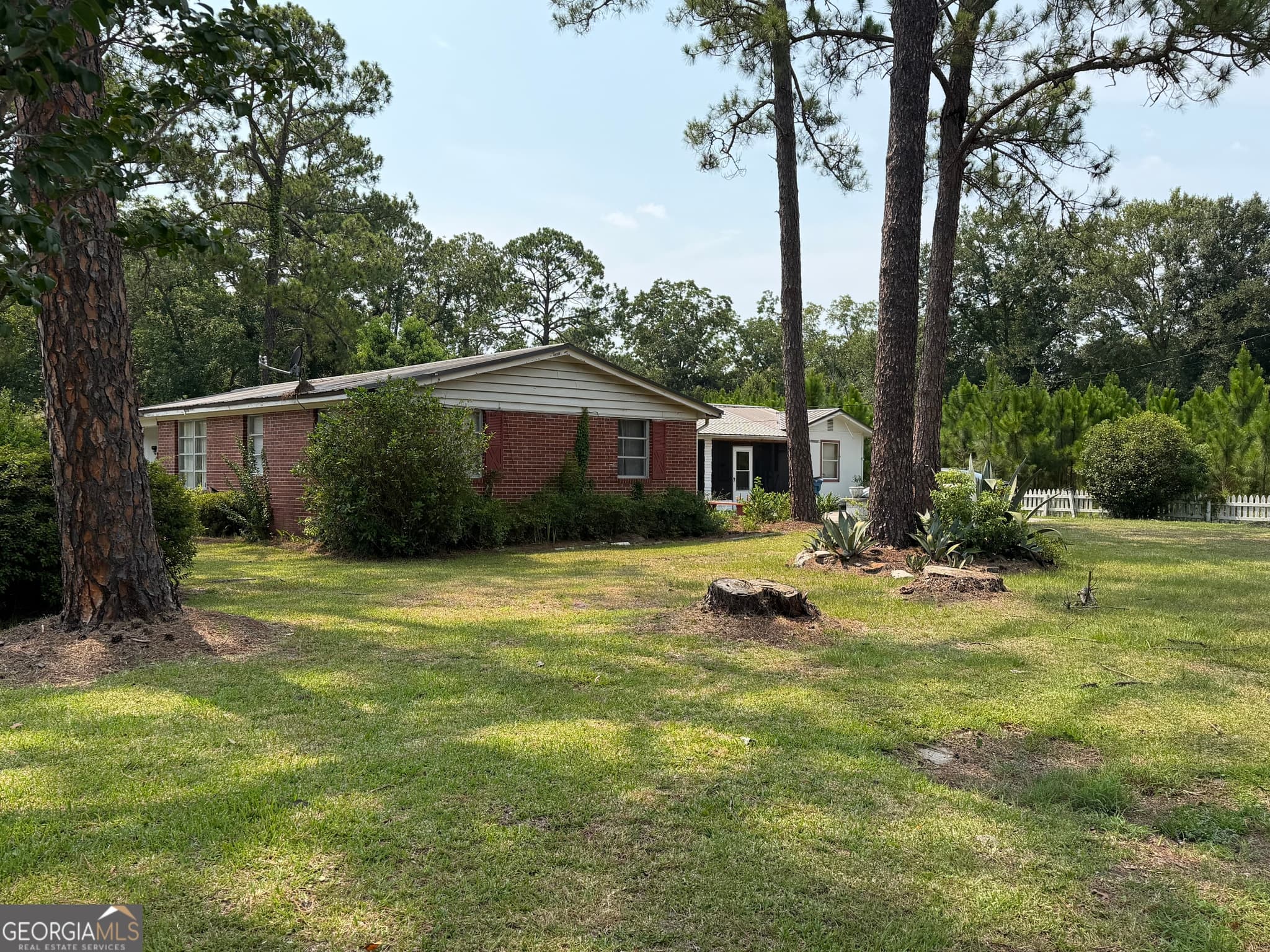 3 bedroom, 2 bathroom, 1,474 sq ft single family residence for sale at 135 Morgan Street, Waycross, GA 31501 — photo 5