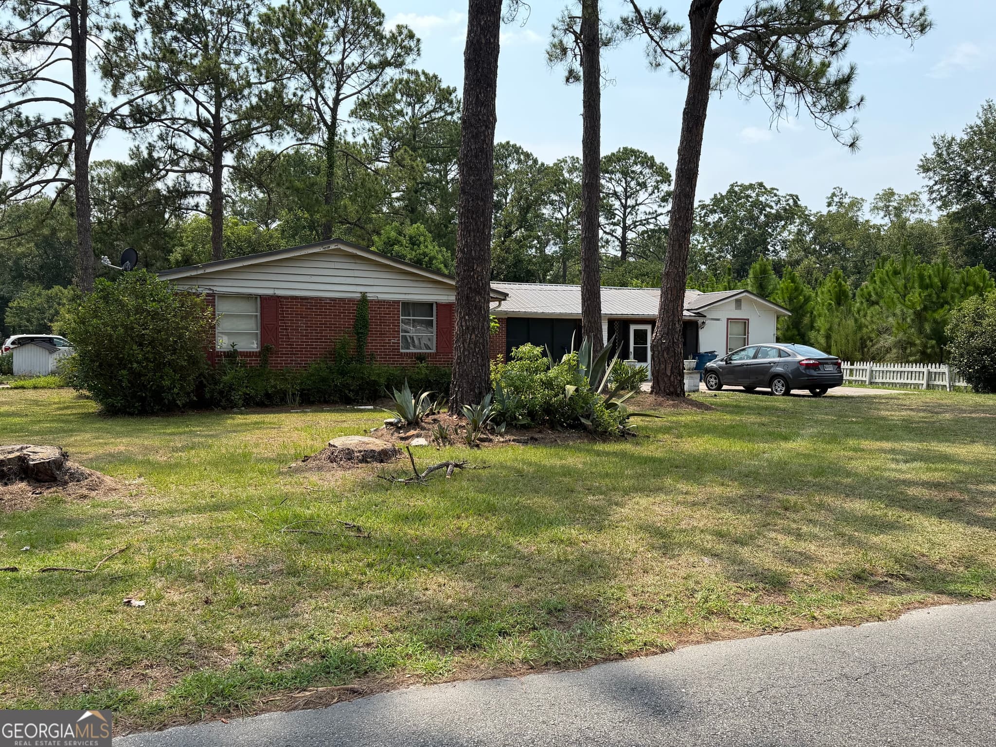 3 bedroom, 2 bathroom, 1,474 sq ft single family residence for sale at 135 Morgan Street, Waycross, GA 31501 — photo 4