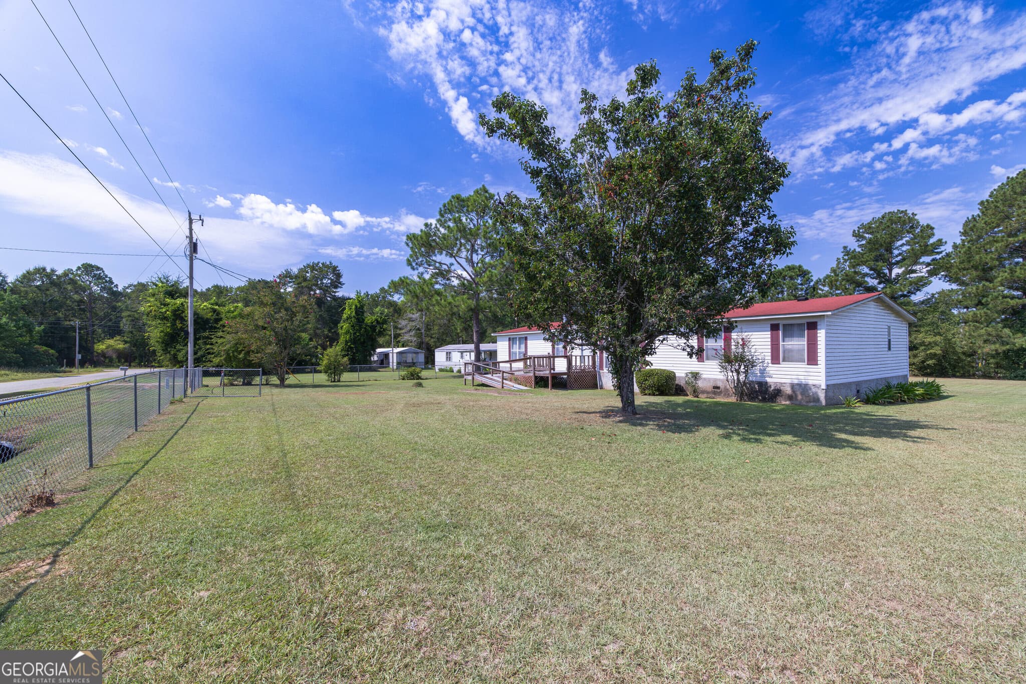 3 bedroom, 2 bathroom, 1,848 sq ft single family residence for sale at 294 Pebble Hill Circle, Sylvester, GA 31791 — photo 2