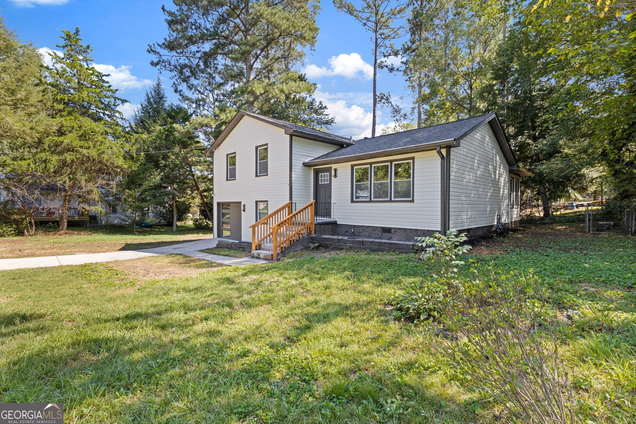 3 bedroom, 2 bathroom, 1,320 sq ft single family residence for sale at 5 Hidden Valley Drive, Lawrenceville, GA 30044 — photo 2