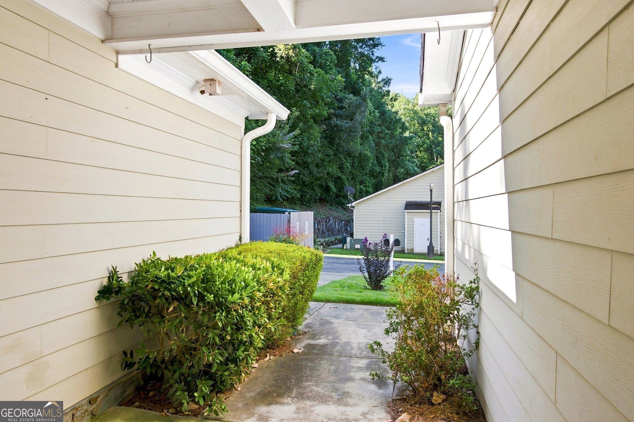 2 bedroom, 3 bathroom, 1,192 sq ft townhouse for sale at 311 Brookside Way, Canton, GA 30114 — photo 4