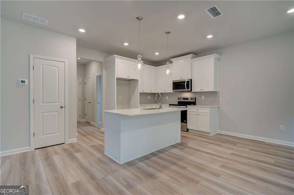 4 bedroom, 2.5 bathroom, 2,102 sq ft single family residence for sale at 330 Bedford Trace, Conyers, GA 30094 — photo 9