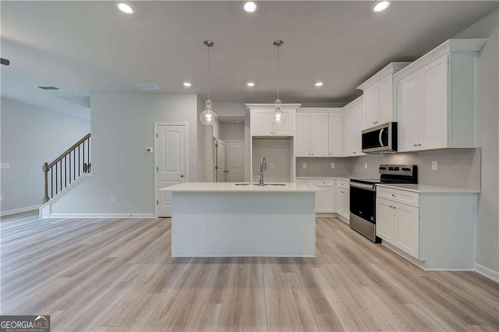 4 bedroom, 2.5 bathroom, 2,102 sq ft single family residence for sale at 330 Bedford Trace, Conyers, GA 30094 — photo 10