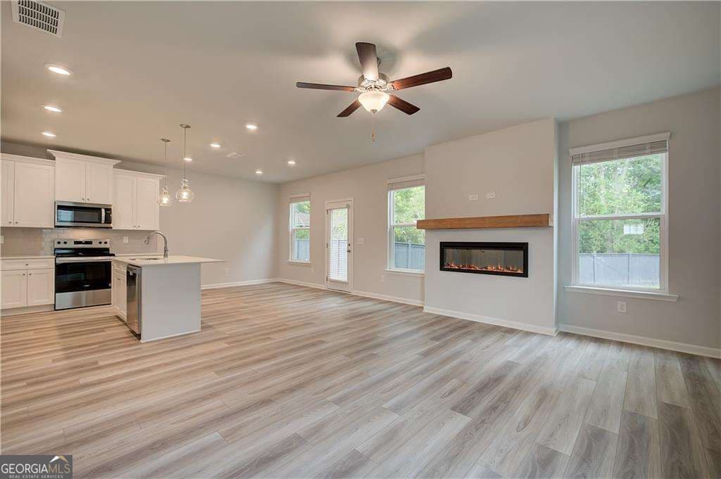 4 bedroom, 2.5 bathroom, 2,102 sq ft single family residence for sale at 330 Bedford Trace, Conyers, GA 30094 — photo 4