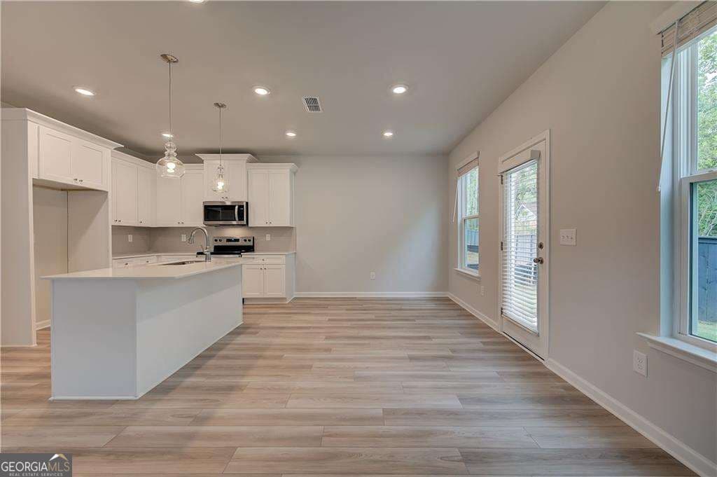 4 bedroom, 2.5 bathroom, 2,102 sq ft single family residence for sale at 330 Bedford Trace, Conyers, GA 30094 — photo 8