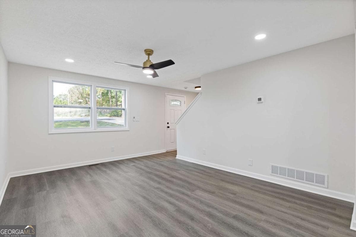 3 bedroom, 2.5 bathroom, 1,560 sq ft single family residence for sale at 5420 Robin Hill Court, Norcross, GA 30093 — photo 6