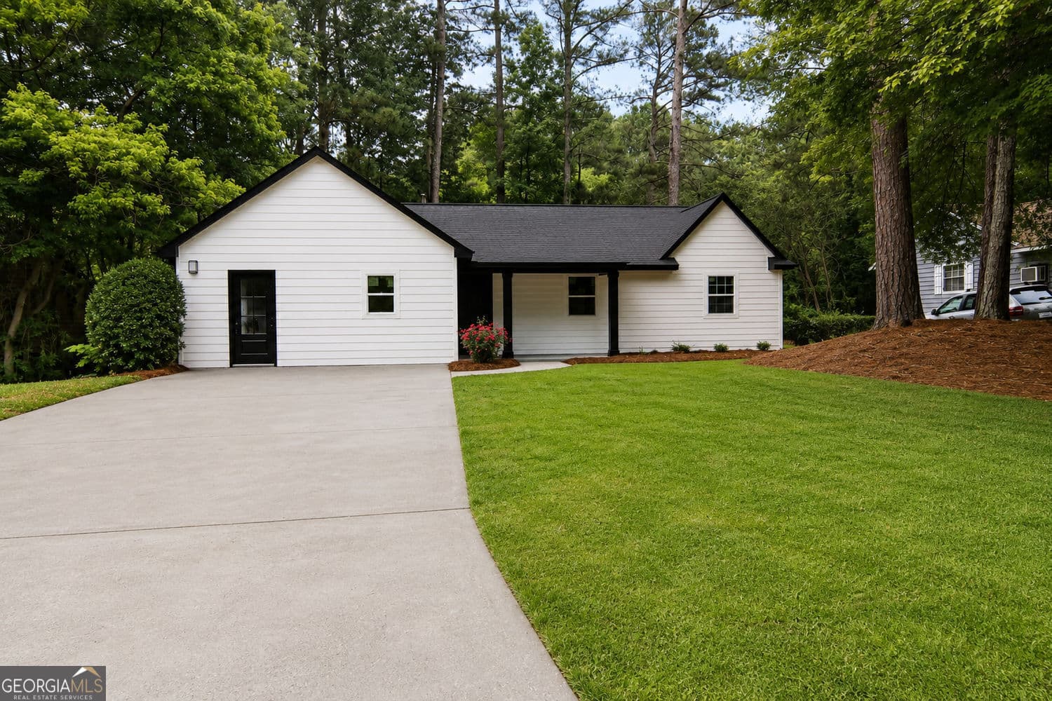 4 bedroom, 3 bathroom, 1,228 sq ft single family residence for sale at 418 Martin Drive, Jonesboro, GA 30238 — photo 1 of 25