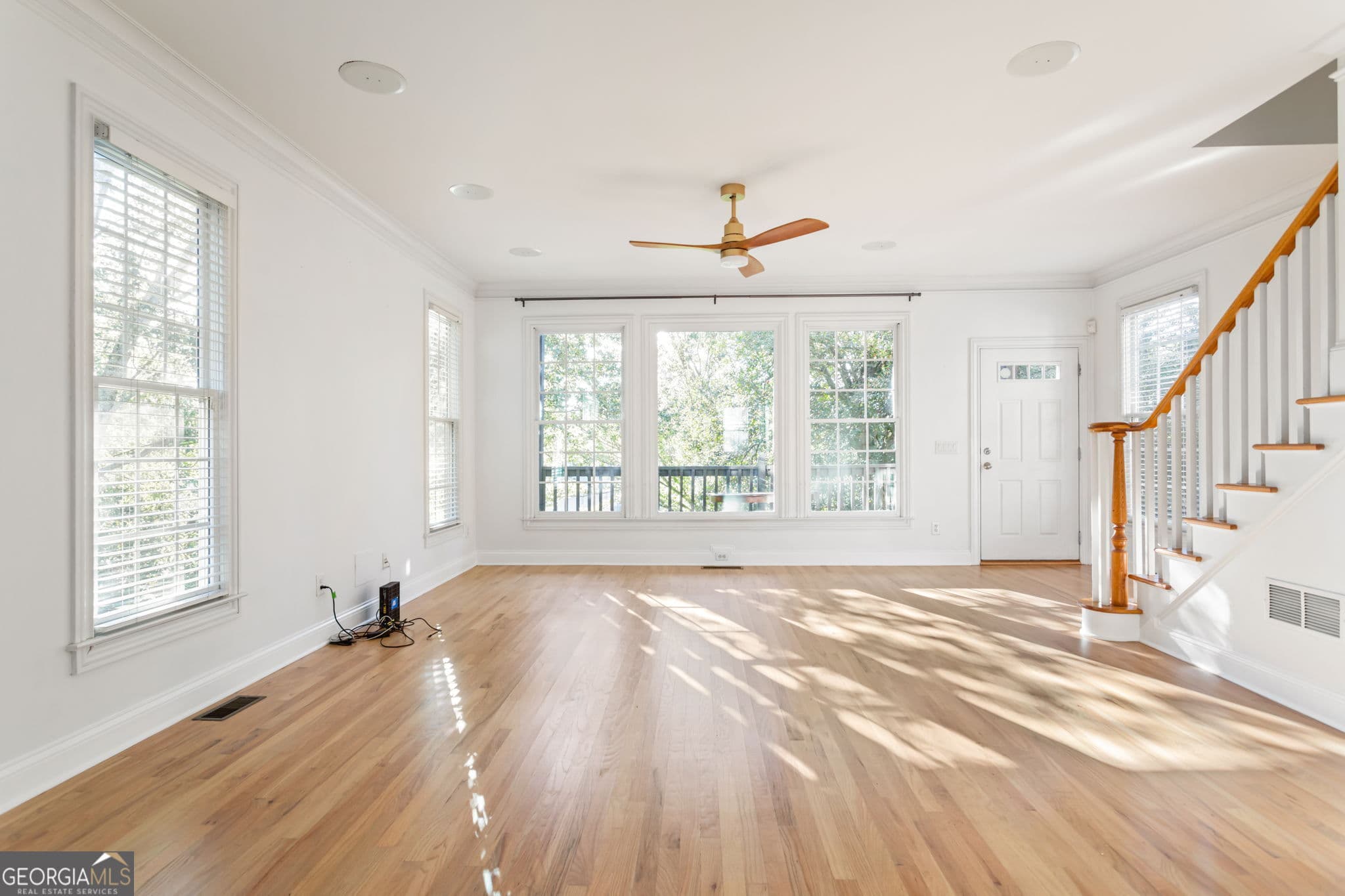 4 bedroom, 3.5 bathroom, 2,600 sq ft townhouse for sale at 1055 Davis Circle R, Atlanta, GA 30318 — photo 7