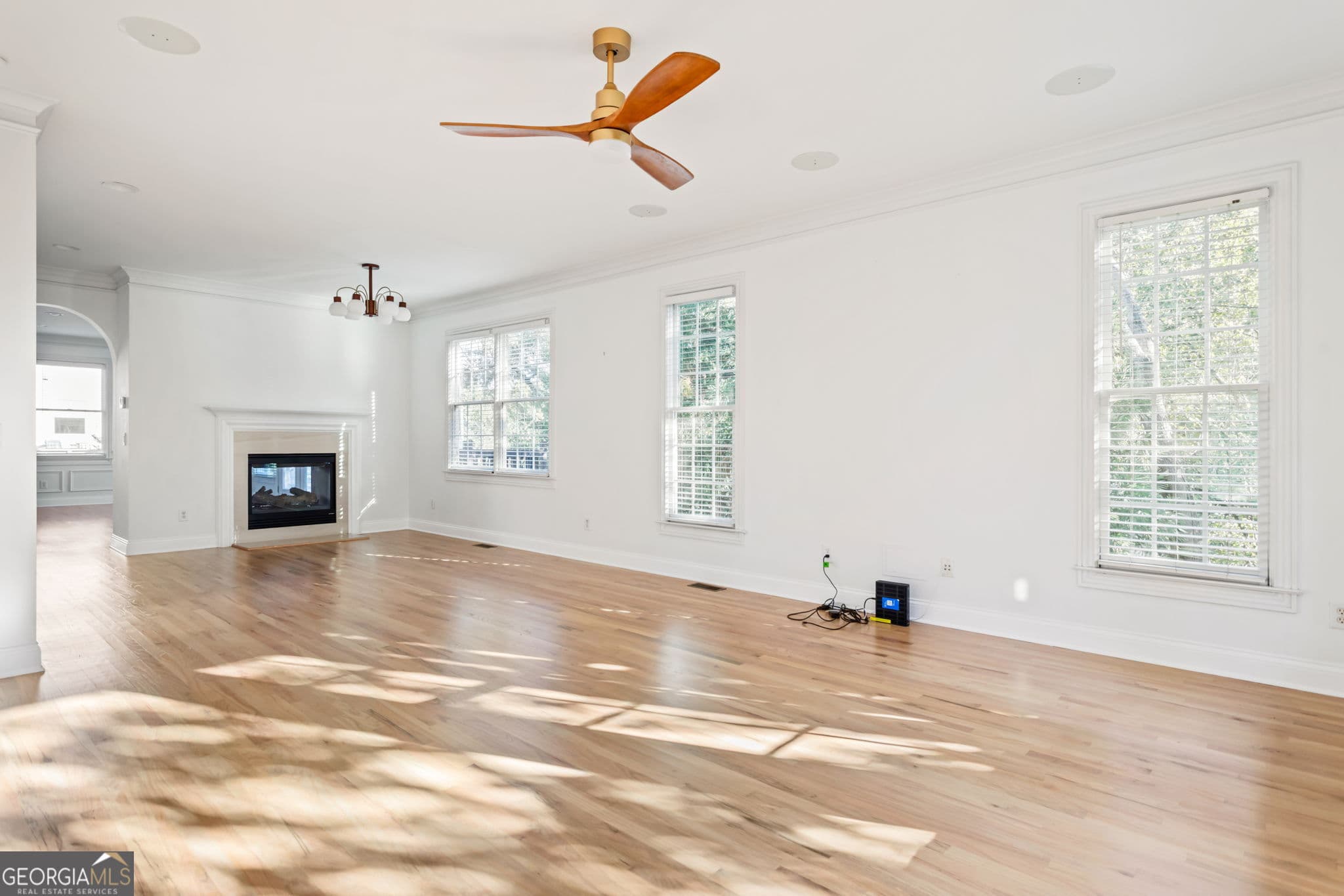4 bedroom, 3.5 bathroom, 2,600 sq ft townhouse for sale at 1055 Davis Circle R, Atlanta, GA 30318 — photo 3