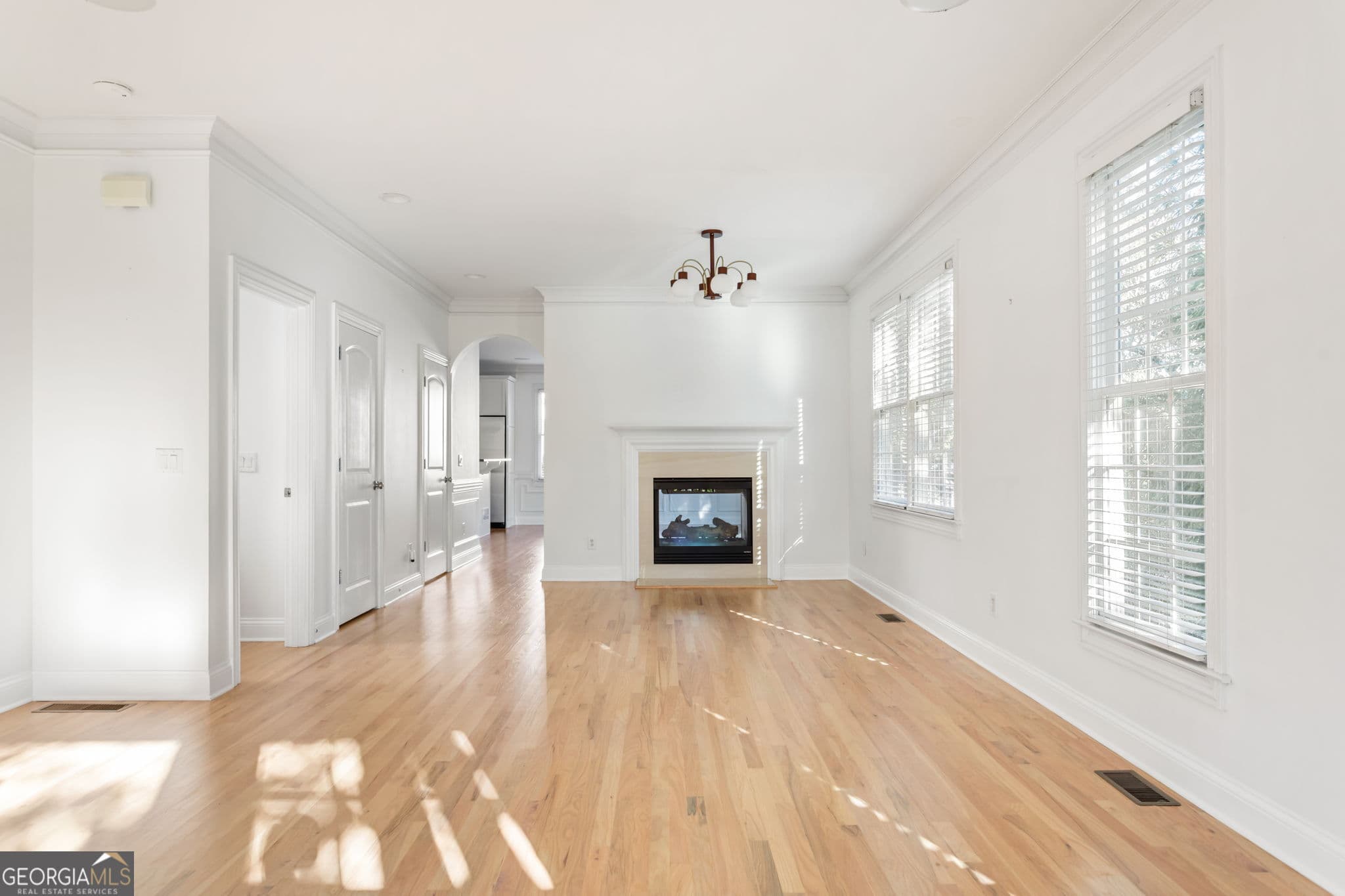 4 bedroom, 3.5 bathroom, 2,600 sq ft townhouse for sale at 1055 Davis Circle R, Atlanta, GA 30318 — photo 5