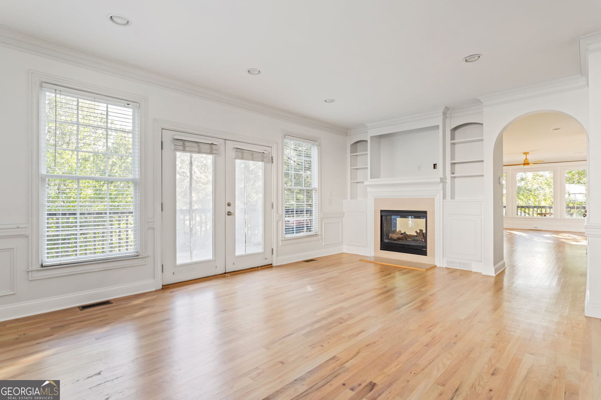 4 bedroom, 3.5 bathroom, 2,600 sq ft townhouse for sale at 1055 Davis Circle R, Atlanta, GA 30318 — photo 10