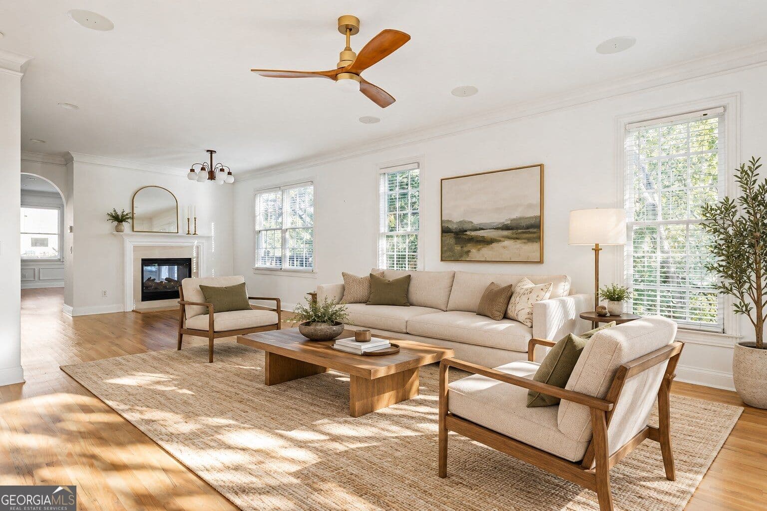 4 bedroom, 3.5 bathroom, 2,600 sq ft townhouse for sale at 1055 Davis Circle R, Atlanta, GA 30318 — photo 4