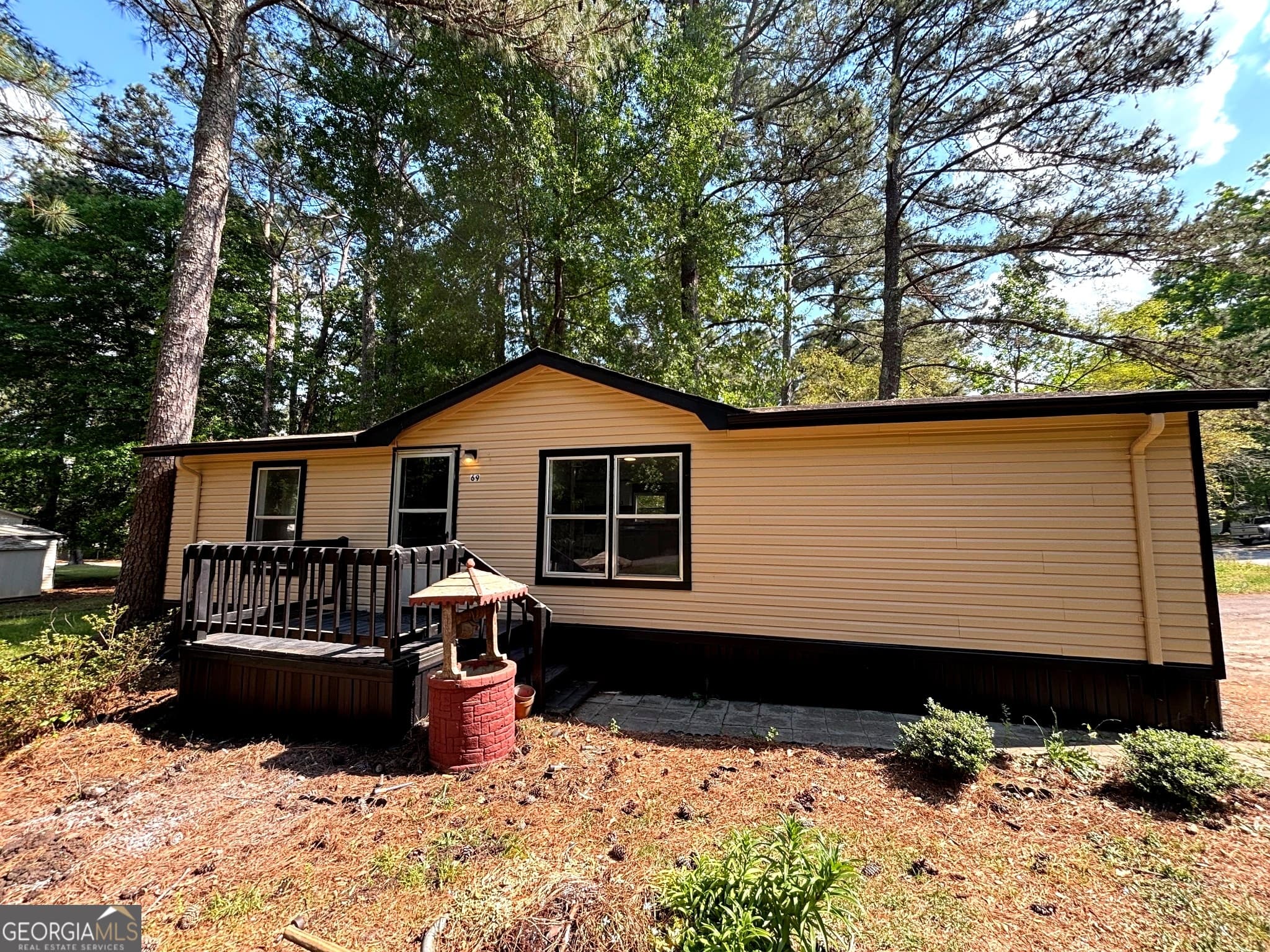 2 bedroom, 2 bathroom, 1,400 sq ft manufactured home,single family residence for sale at 69 Pawnee Path, Locust Grove, GA 30248