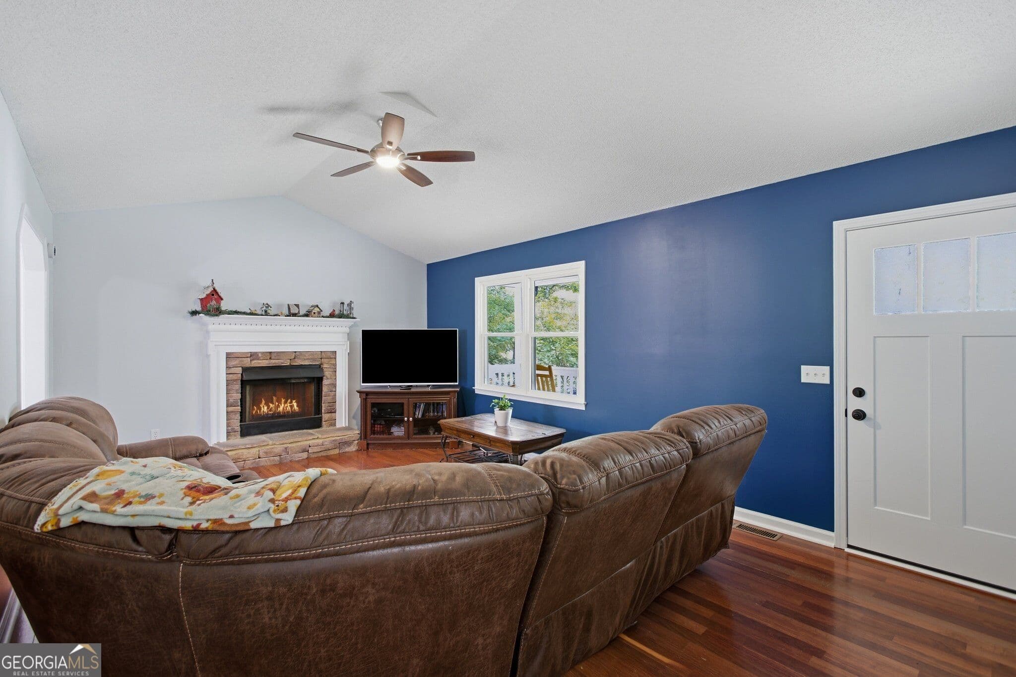 3 bedroom, 3 bathroom, 1,884 sq ft single family residence for sale at 13 Black Water Drive, White, GA 30184 — photo 4