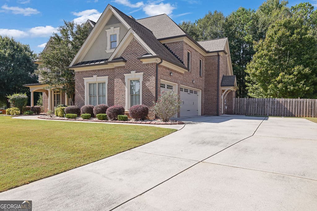 5 bedroom, 4.5 bathroom, 4,873 sq ft single family residence for sale at 5127 Bentwater Lane, Lilburn, GA 30047 — photo 5