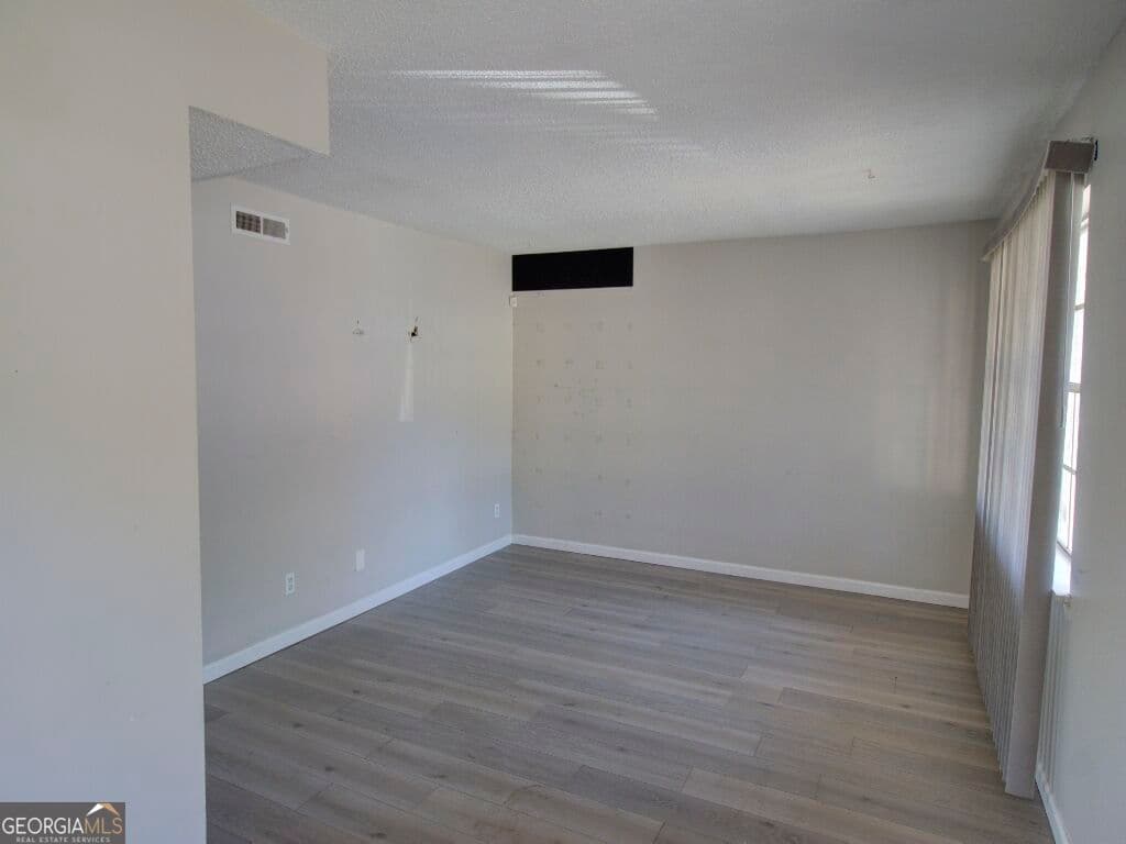 3 bedroom, 2.5 bathroom, 1,600 sq ft condominium for sale at 4701 Flat Shoals Road 49A, Union City, GA 30291 — photo 2