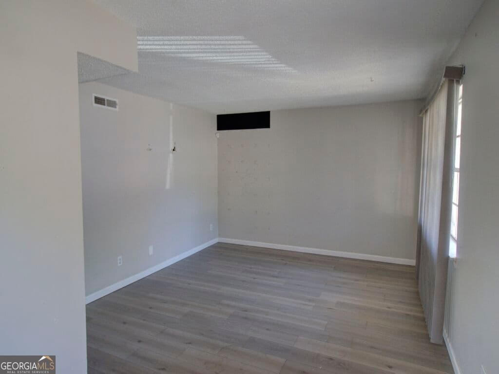 3 bedroom, 2.5 bathroom, 1,600 sq ft condominium for sale at 4701 Flat Shoals Road 49A, Union City, GA 30291 — photo 6