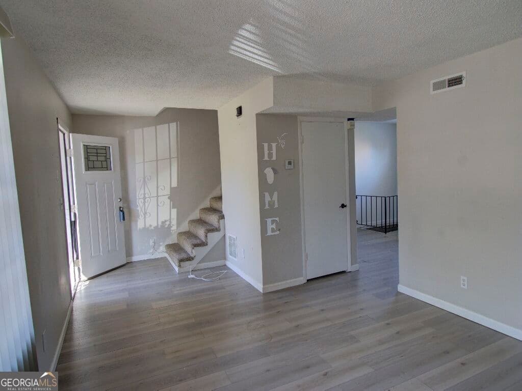 3 bedroom, 2.5 bathroom, 1,600 sq ft condominium for sale at 4701 Flat Shoals Road 49A, Union City, GA 30291 — photo 3