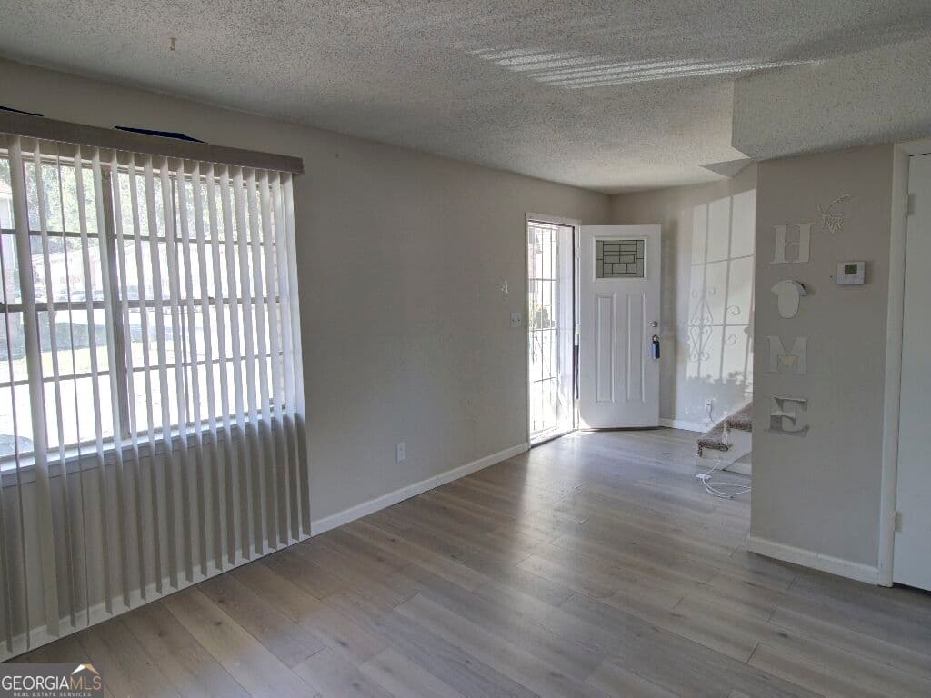 3 bedroom, 2.5 bathroom, 1,600 sq ft condominium for sale at 4701 Flat Shoals Road 49A, Union City, GA 30291 — photo 4