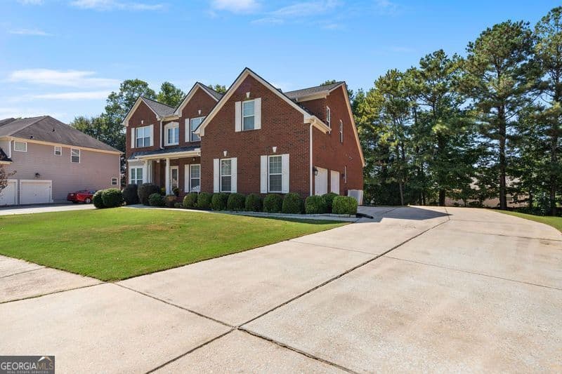 5 bedroom, 4 bathroom, 3,661 sq ft single family residence for sale at 15 Stonebridge Boulevard, Newnan, GA 30265 — photo 2